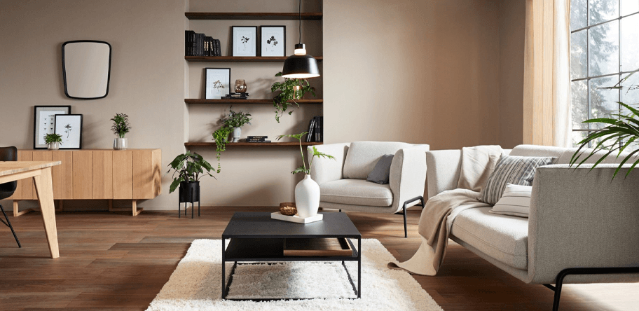 Sofa mit Tisch