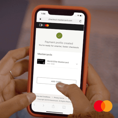 Payment profile created – Person hält Smartphone, zeigt Mastercard Checkout-Seite mit World Elite Mastercard