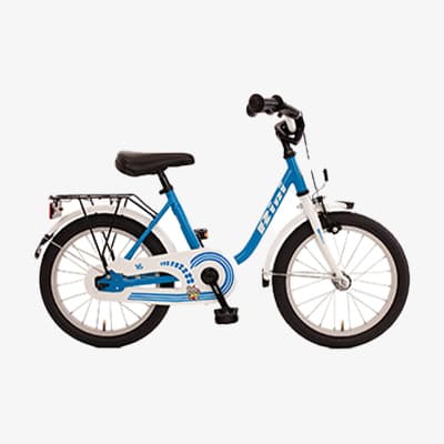 Kinderfahrrad in Blau und Weiß mit schwarzen Reifen, Gepäckträger und Schutzblechen.