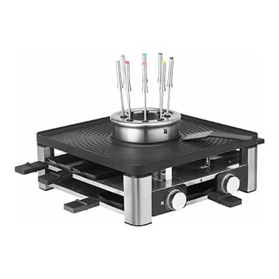 Raclette-Grill mit Fondue-Topf und mehreren Fondue-Gabeln auf einer schwarzen Grillplatte