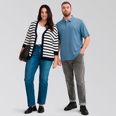 Frau in gestreifter Strickjacke und Jeans neben Mann in blauem Poloshirt und grauen Hosen.