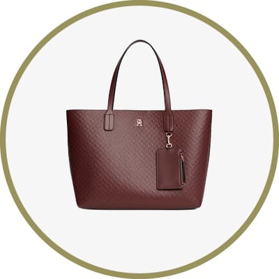 Dunkelrote Tote-Bag mit eingeprägtem Muster und passender kleiner Reißverschluss-Tasche vorne