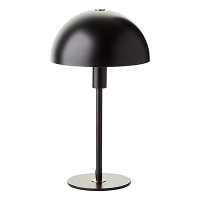 Schwarze Tischlampe mit halbrundem Schirm und schlankem Standfuß auf runder Basis