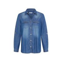 Blaue langärmlige Hemdbluse mit Knopfleiste und zwei Brusttaschen vor weißem Hintergrund