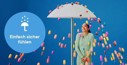Flexikonto Zahlschutz. Frau unter Regenschirm. Einfach sicher fühlen.