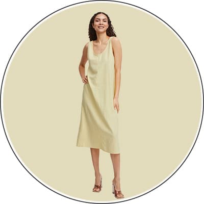 Frau in gelben Gewand