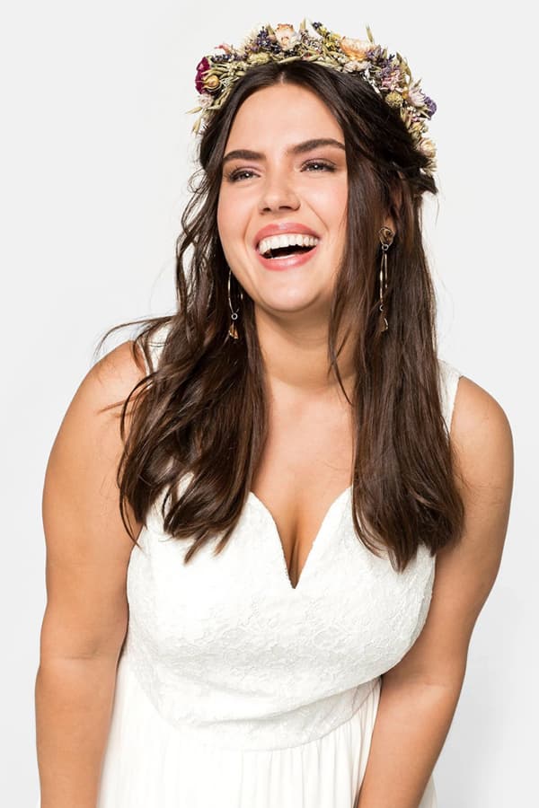 Braut mit Blumenkranz