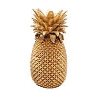 Goldene Ananas-Vase mit detaillierter Struktur und Blattkrone, auf weißem Hintergrund.