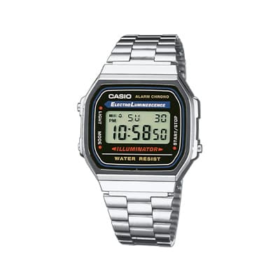 Casio Digitaluhr mit silbernem Armband und schwarzem Zifferblatt, zeigt 10:58 Uhr und Datum, Wasserfest und beleuchtet