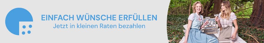 EINFACH WÜNSCHE ERFÜLLEN – Jetzt in kleinen Raten bezahlen. Zwei Frauen sitzen im Wald und betrachten eine Tasche.