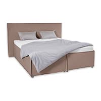 Modernes Doppelbett mit beige gepolstertem Kopfteil, grauer Bettdecke und zwei passenden Kissen auf weißer Matratze.