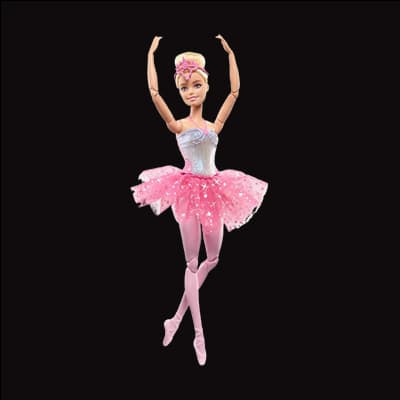 Puppe als Ballerina in rosa Tutu und Spitzenschuhen, Arme über dem Kopf, blondes Haar mit rosa Schleife