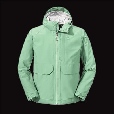 Mintgrüne Jacke mit Kapuze, Reißverschluss und zwei großen Fronttaschen, auf schwarzem Hintergrund.