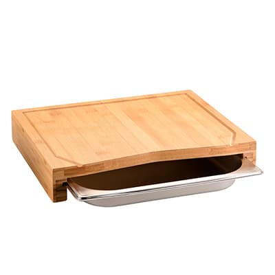 Schneidebrett mit integrierter Schublade für Abfälle, herausgezogen