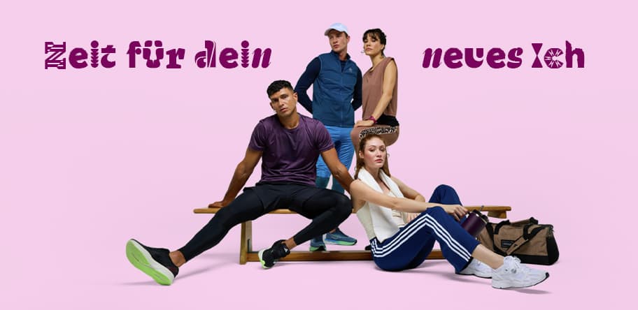Zeit für dein neues Ich – Vier Personen in Sportkleidung sitzen und stehen vor rosa Hintergrund