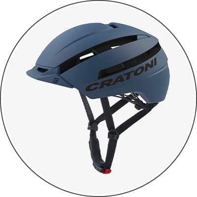 Blauer Fahrradhelm mit schwarzem Schriftzug „CRATONI“ und verstellbaren Riemen.