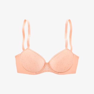 Hautfarbener Bügel-BH mit verstellbaren Trägern und leicht gemusterten Cups vor weißem Hintergrund