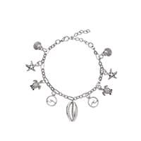 Armband mit Meeresanhängern wie Muscheln, Seesterne und Schildkröten, symmetrisch angeordnet.