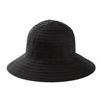 Schwarzer Hut mit breiter Krempe, leicht strukturiert, freigestellt vor weißem Hintergrund