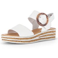 Weiße Sandale mit breitem Riemen, großer runder Schnalle und mehrlagiger Plateausohle mit Korkoptik