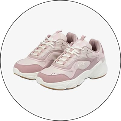 Rosa und weiße Fila-Sneaker mit dicker Sohle, seitlich fotografiert