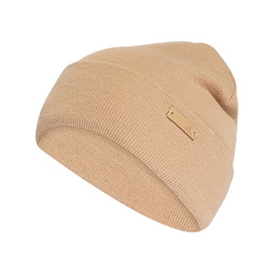 Beige Mütze mit breitem Umschlag und kleinem rechteckigem Logoaufnäher vorne