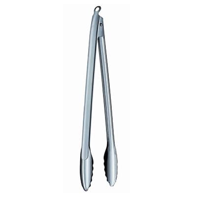 Silberne Grillzange mit gezackten Greifenden vor weißem Hintergrund