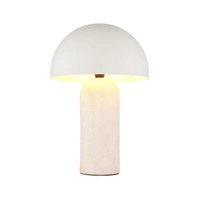 Pilzförmige Tischlampe in Weiß mit zylindrischem Fuß und halbrundem Schirm, der warmes Licht nach unten abstrahlt