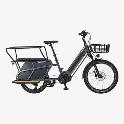 Schwarzes Lasten E-Bike von der Seite mit Frontkorb und großem Gepäckträger mit Sitzbank hinten