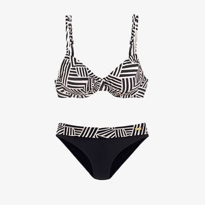Zweiteiliger Bikini mit grafischem Schwarz-Weiß-Muster auf Top und Bund der Hose, vor weißem Hintergrund dargestellt