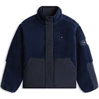 Dunkelblaue Jacke mit hohem Kragen und breiten Ärmeln, obere Hälfte flauschig, untere Hälfte glatt abgesetzt