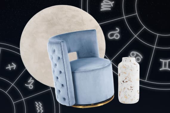 Runder Sessel und hohe Vase vor großem Mond mit Tierkreiszeichen im Hintergrund
