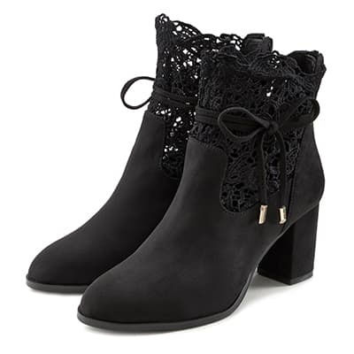 Schwarze Stiefeletten mit Blockabsatz und hoher Spitze mit Schleifendetail vorne