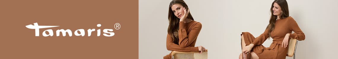 Tamaris – Frau im braunen Kleid sitzt auf Stuhl, einmal frontal und einmal seitlich gezeigt