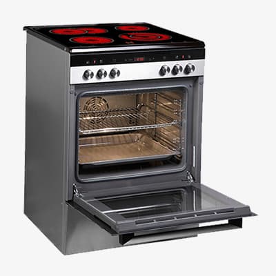 Moderner Elektroherd mit vier roten Kochplatten und offenem Backofen mit zwei Rosten und Umluftfunktion