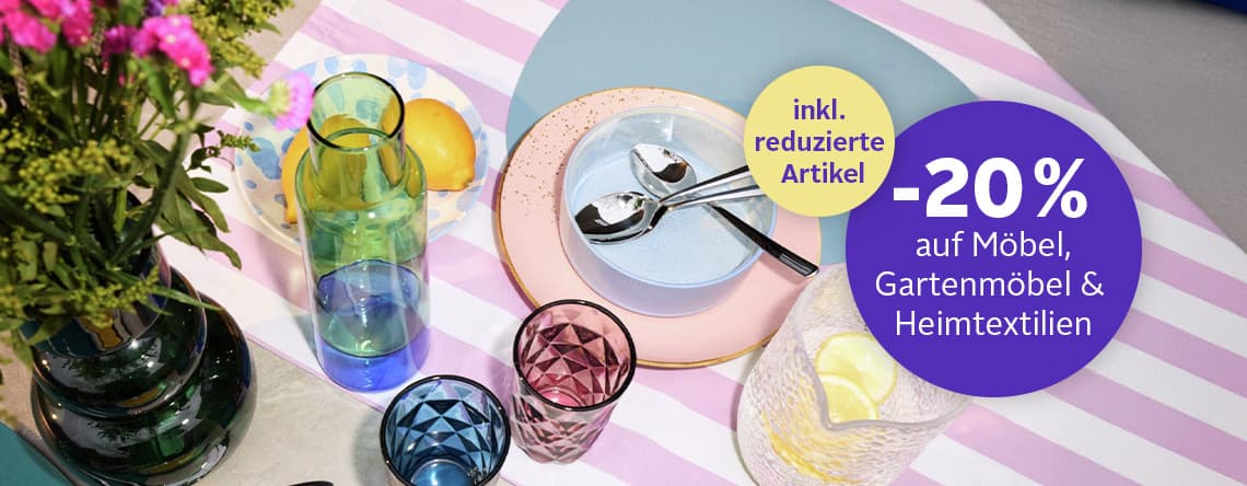 -20 % auf Möbel, Gartenmöbel und Heimtextilien inkl. reduzierte Artikel – bunte Tischdeko mit Gläsern, Tellern und Blumen