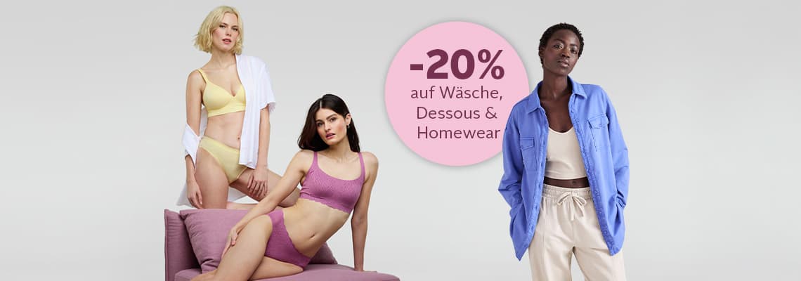 -20 % auf Wäsche, Dessous & Homewear – drei Frauen in Unterwäsche und Homewear posieren vor hellem Hintergrund